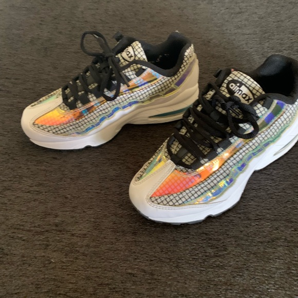 Air Max 95 LV8 - Picture 3 of 4